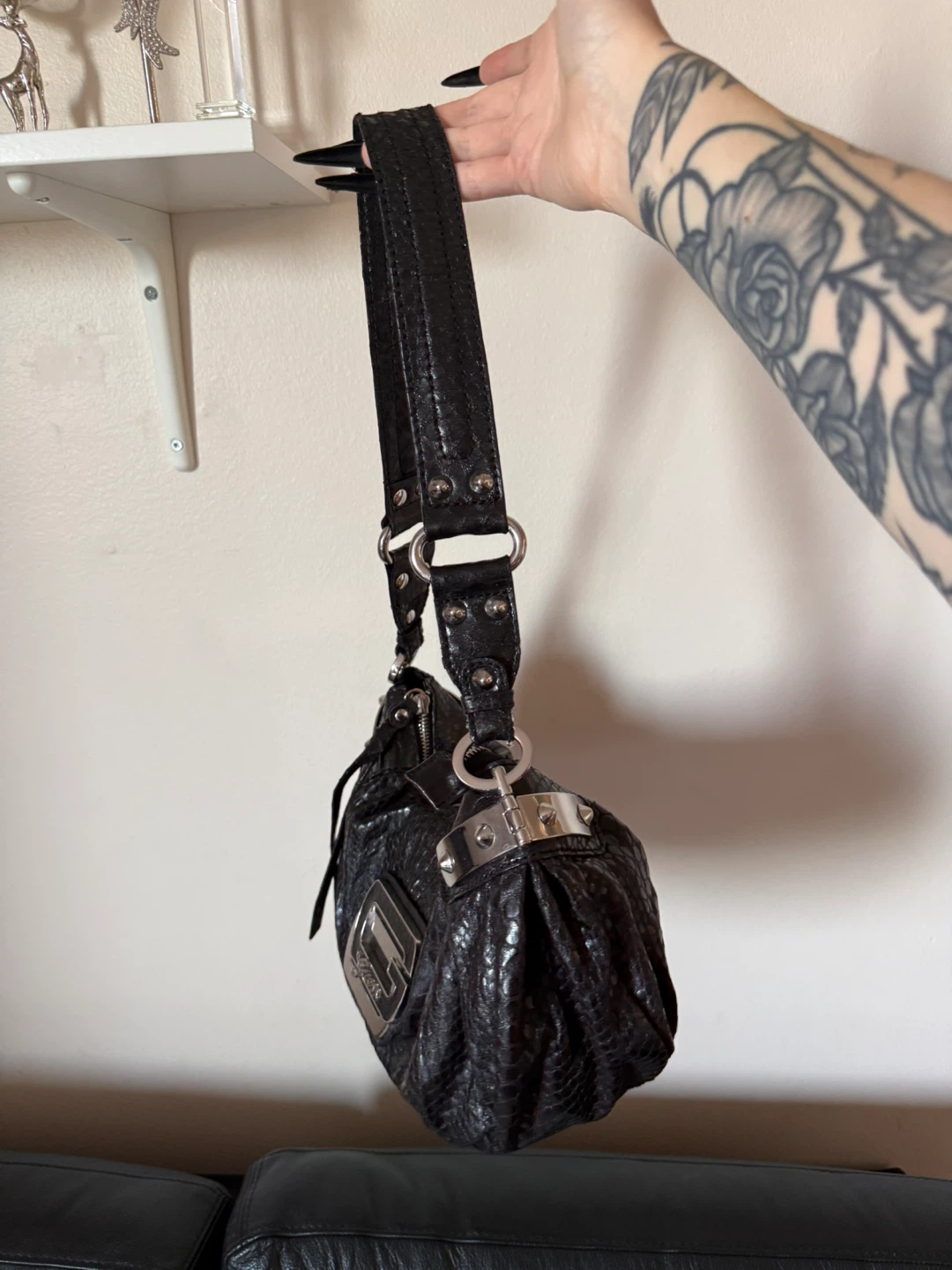 Guess Black Textured Shoulder Bag - photo 4