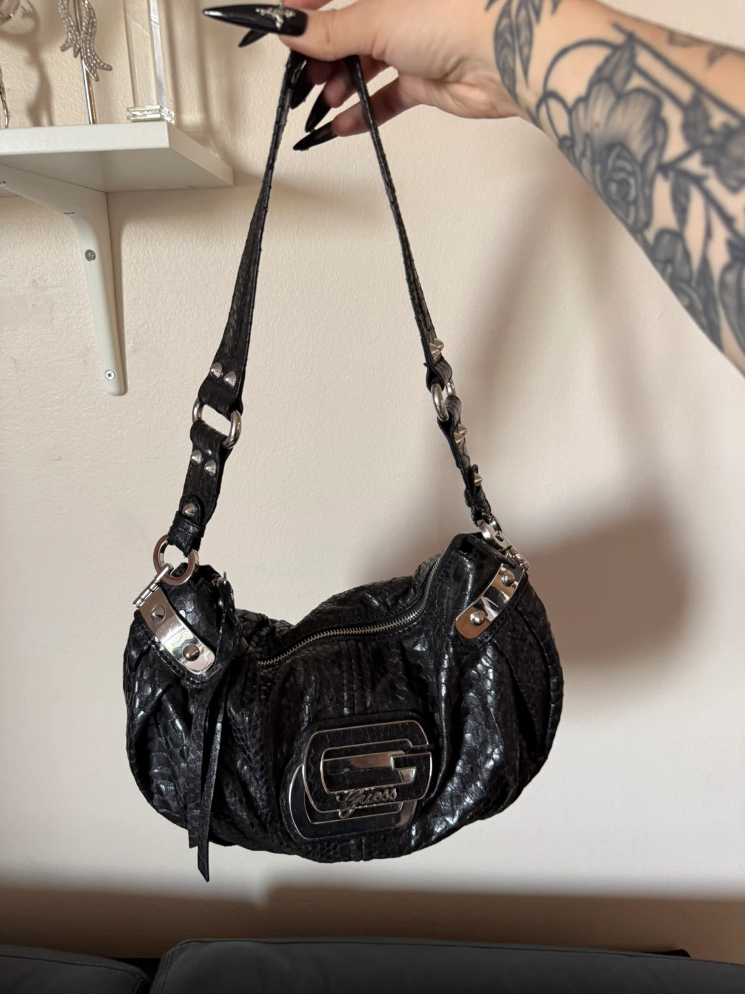 Guess Black Textured Shoulder Bag - photo 2