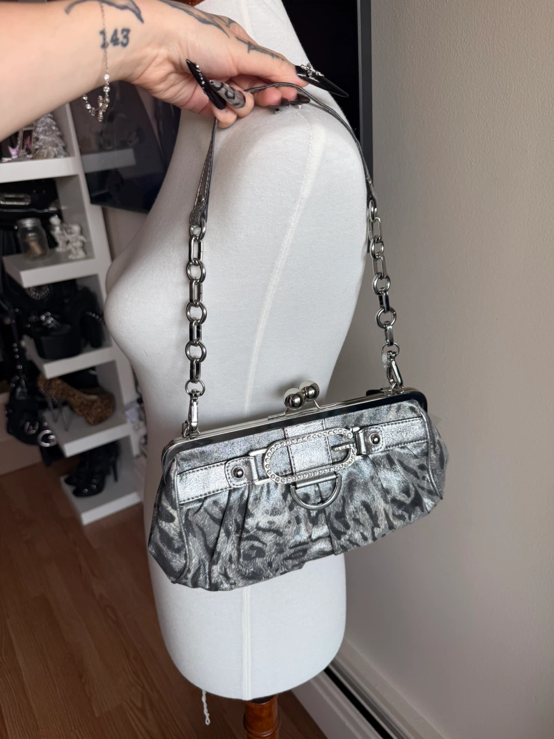 Guess Silver Animal Print Kiss-Lock Handbag - photo 3