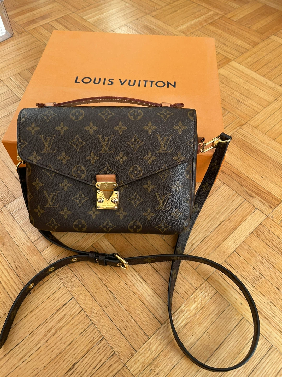 Louis Vuitton Monogram Pochette Metis