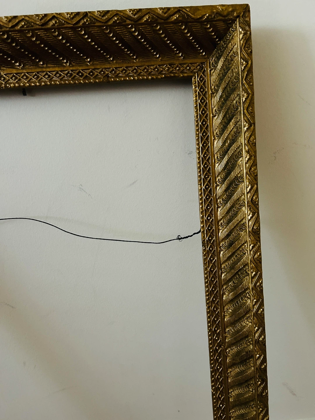 1890s 25 by 18-inch Picture Frame - photo 2