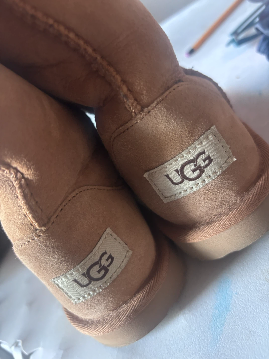 UGG Classic Boots Girls size 4 - photo 2