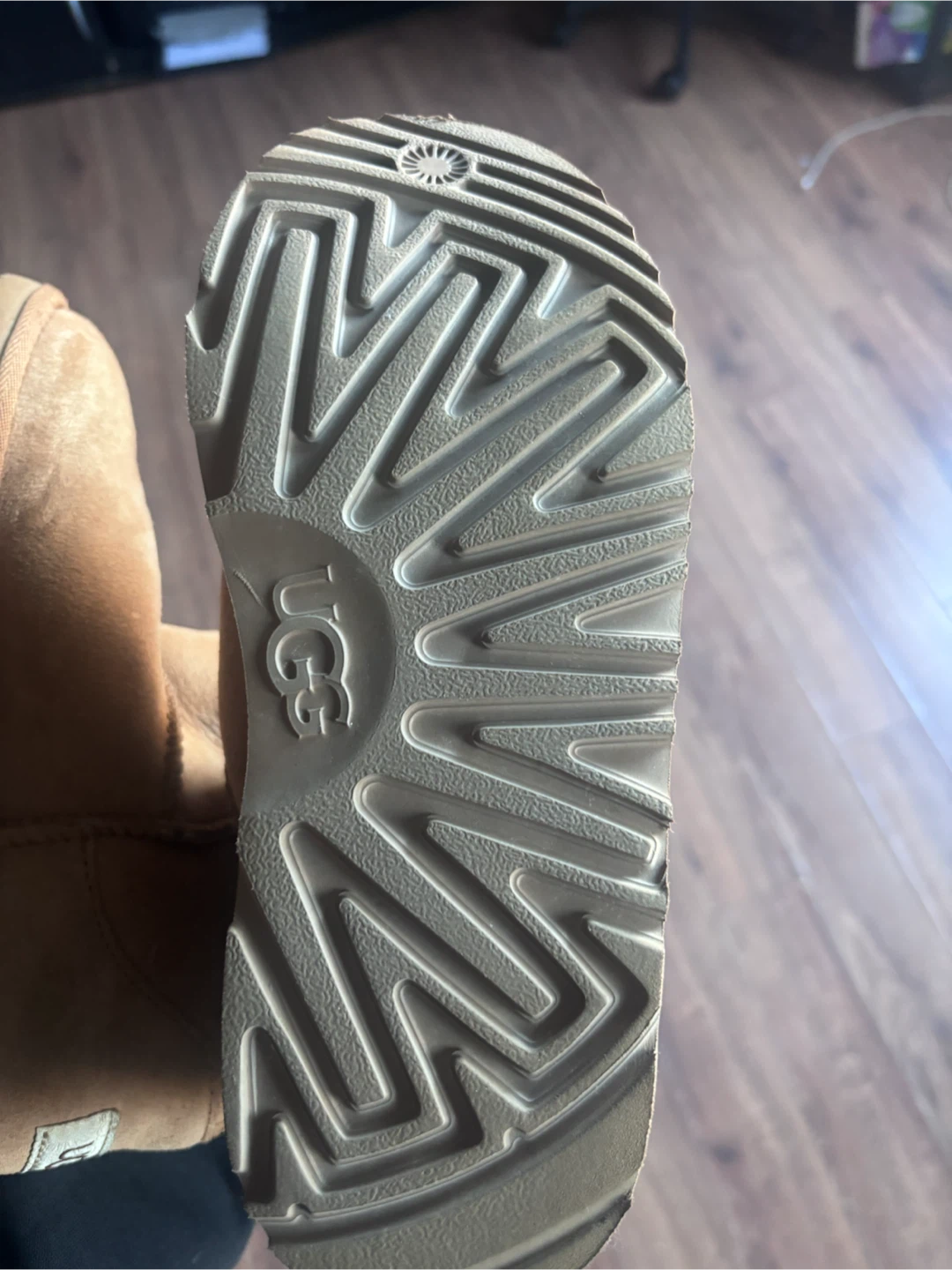 UGG Classic Boots Girls size 4 - photo 3
