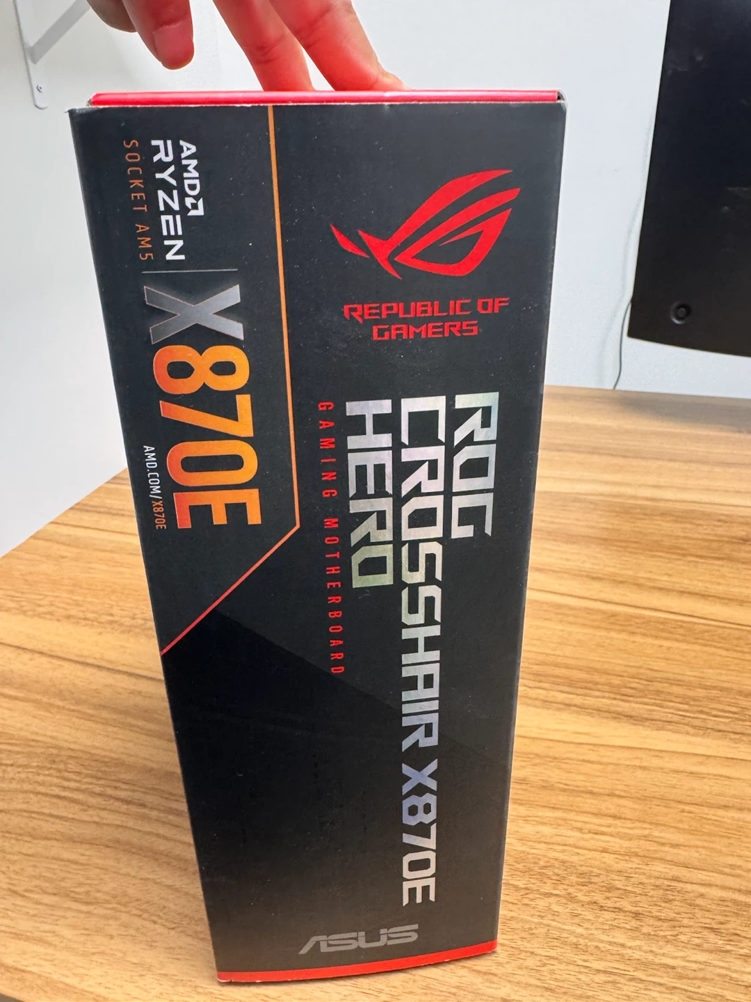 ASUS ROG Crosshair X870E Hero Gaming Motherboard - photo 2