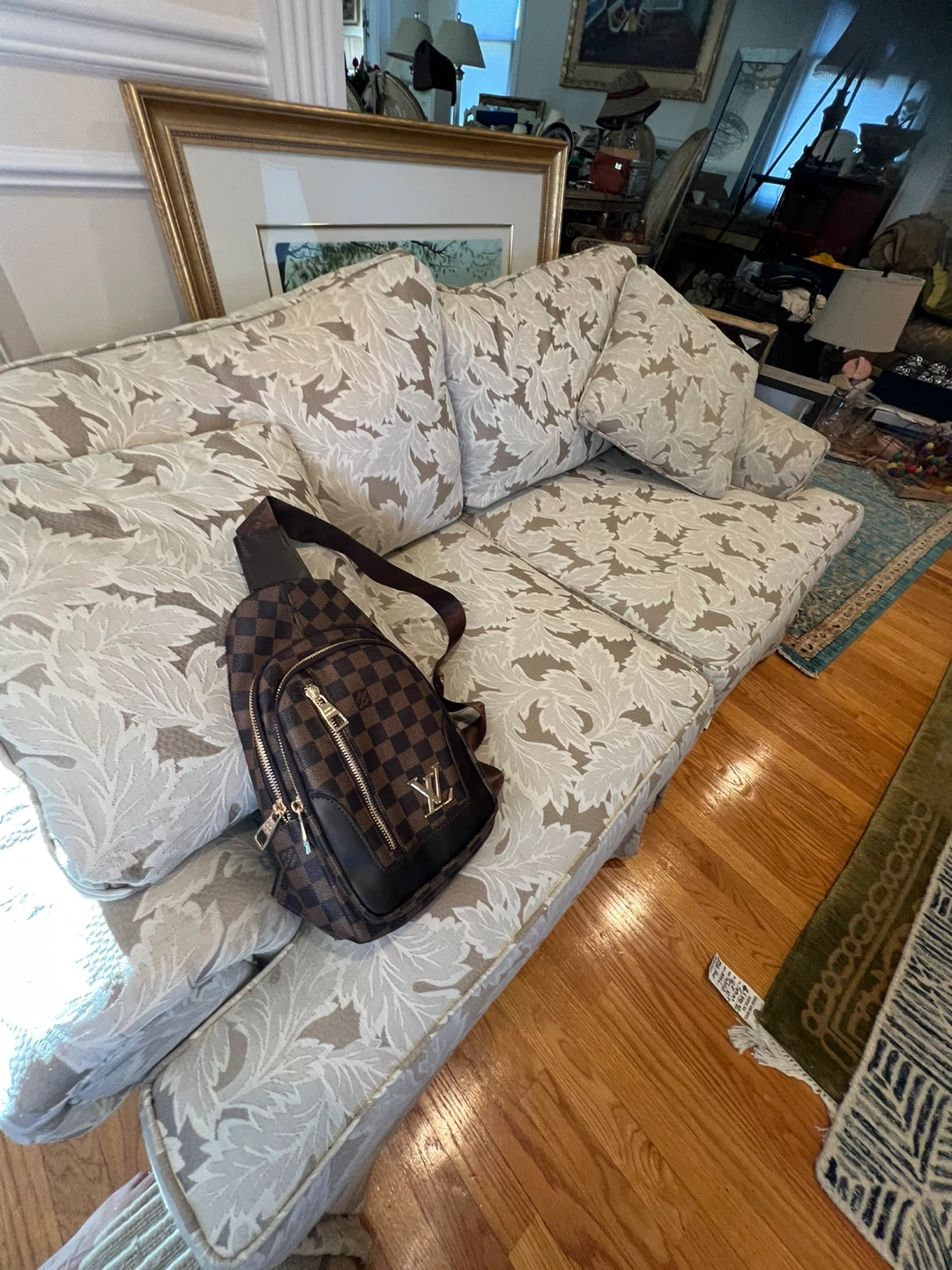 Quality custom-made couch brand new with extra four pillows