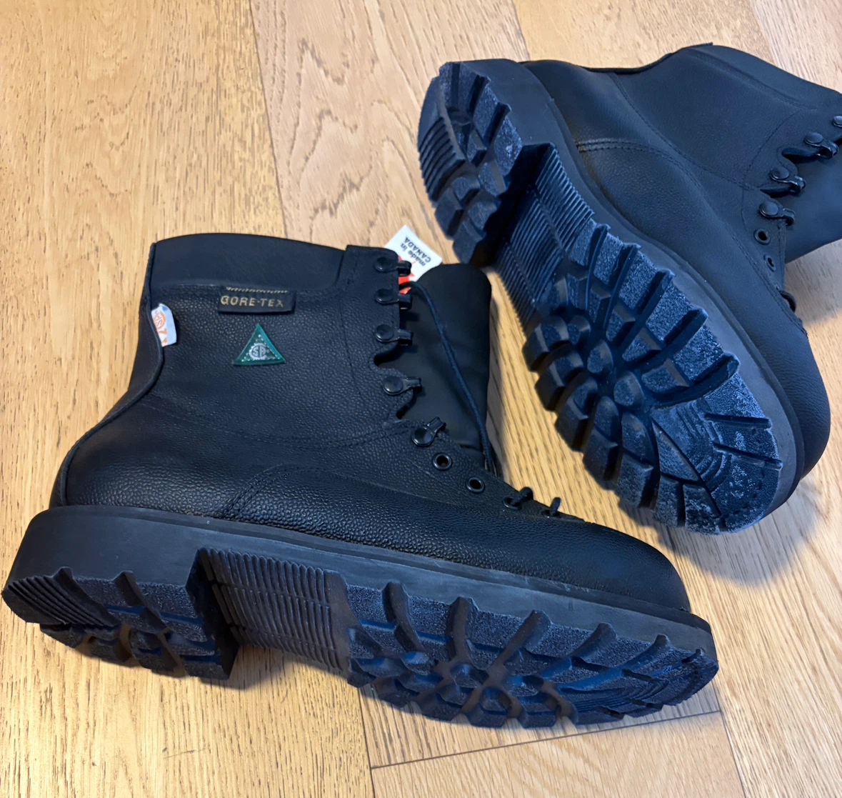 NEW CSA Safety Boots Men’s 11 GoreTex Steel Tow & Plate