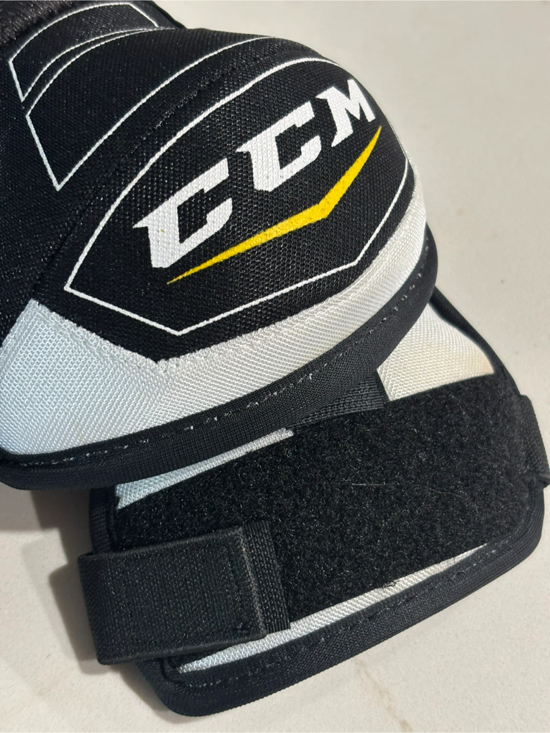 CCM Tacks Ultra Youth Hockey Shoulder Pads Size YT Small - photo 4