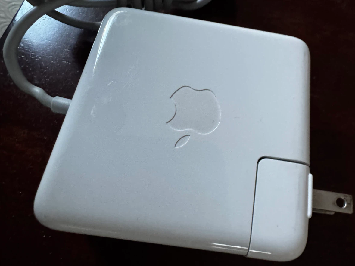 Apple MagSafe Power Adapter - photo 2