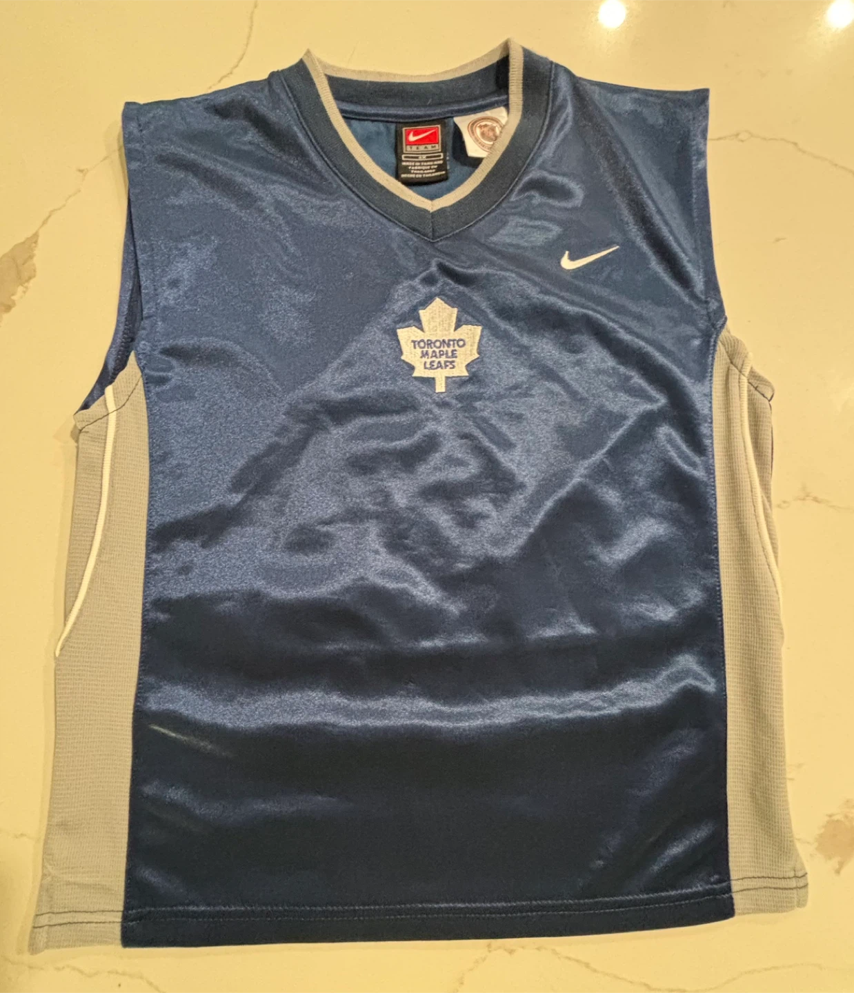 Nike Toronto Maple Leafs size 6X sleeveless jersey - photo 2