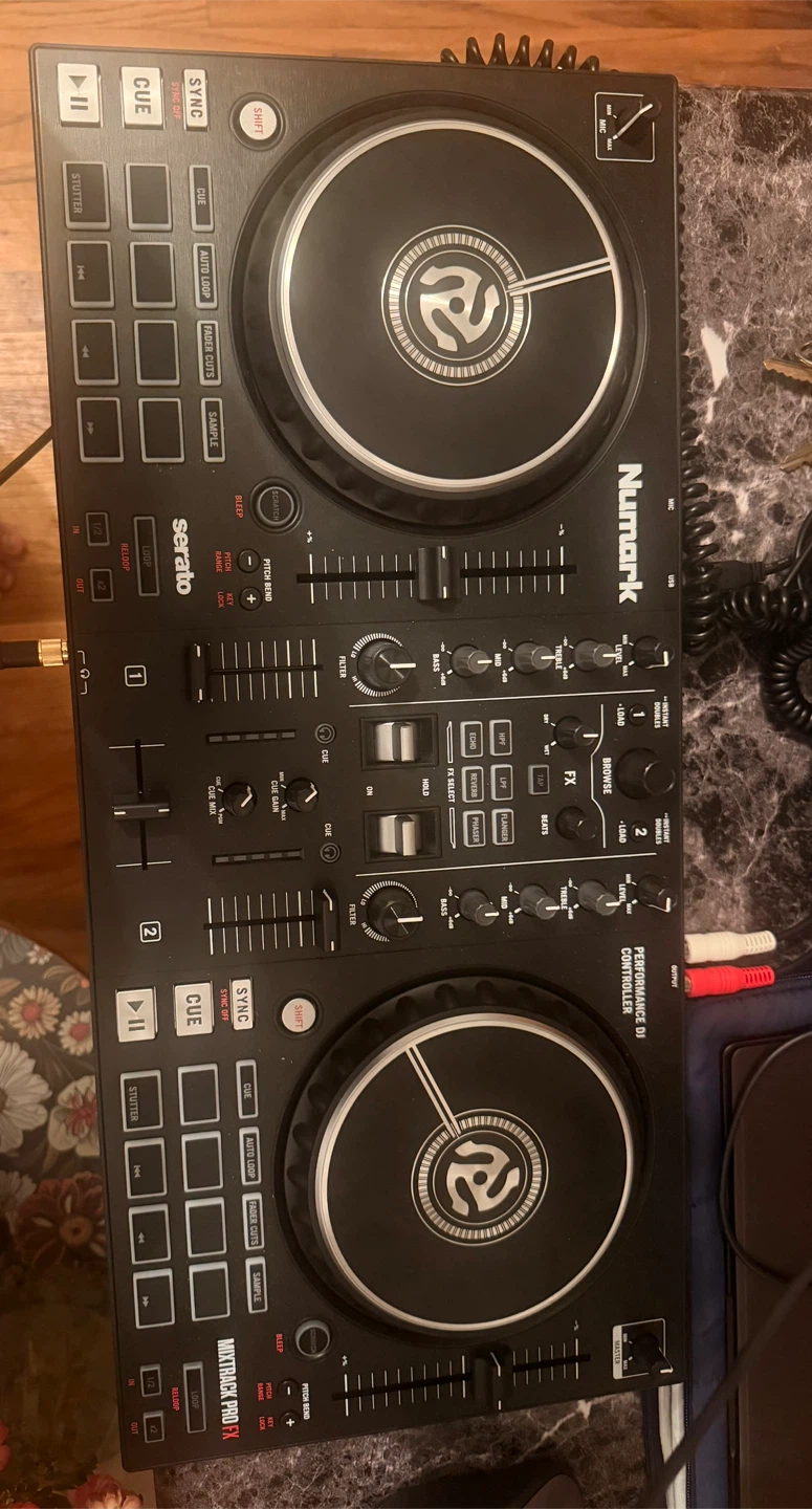 Numark Mixtrack Pro FX DJ Controller - photo 3