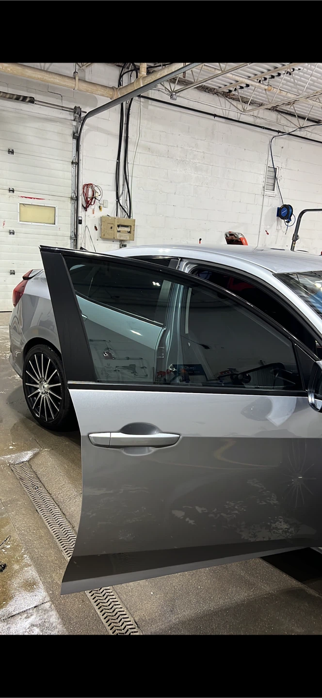 Windshield & Auto Glass Replacement / Chip Repair Service - photo 4