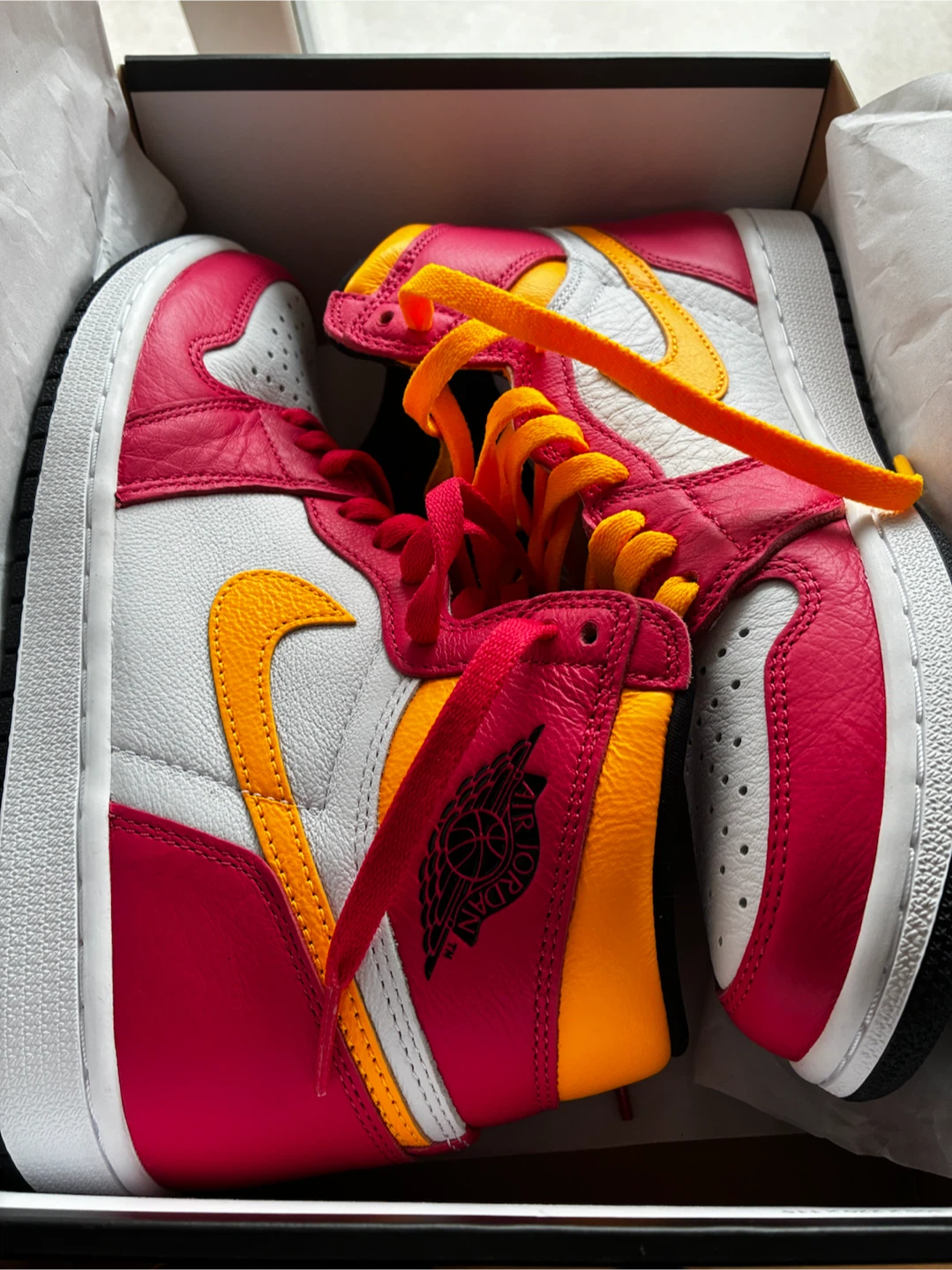 Sz.9m Nike Air Jordan 1 Retro High OG Fusion Red