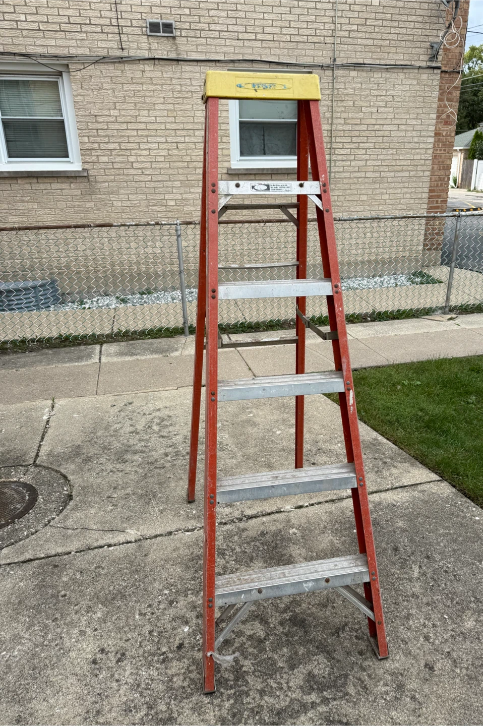 Werner heavy duty 6ft Fiberglass Ladder. $60.00 or best offer.