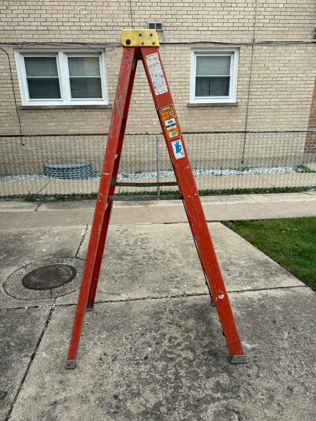Werner heavy duty 6ft Fiberglass Ladder. $60.00 or best offer. - photo 3