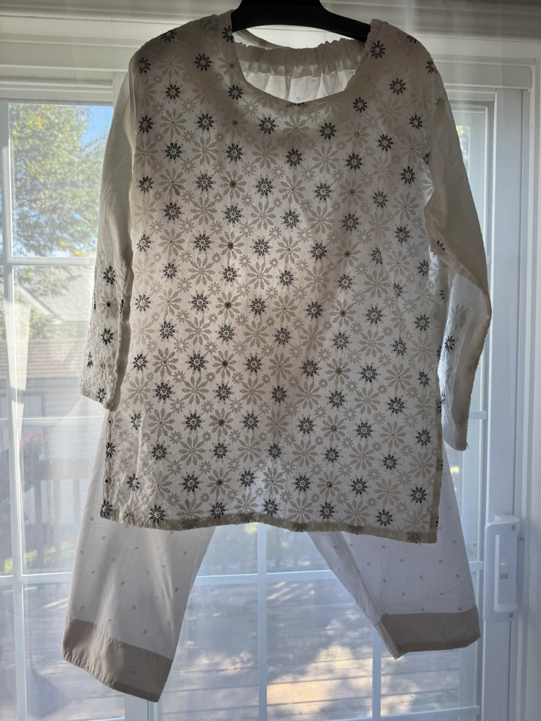 Embroidered Kurta Sets - photo 3