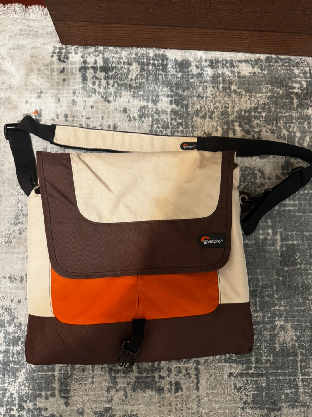Lowepro Camera Messenger Bag