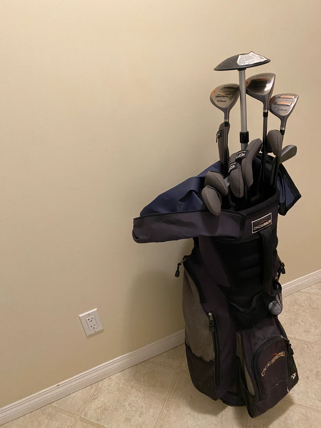 Wilson 1200 Dual Metal Golf Club Set and Bag
