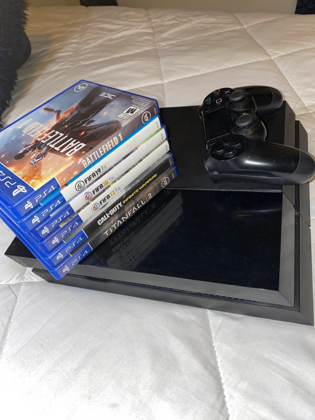 PlayStation 4 Console with Controller and 5 Games - photo 2