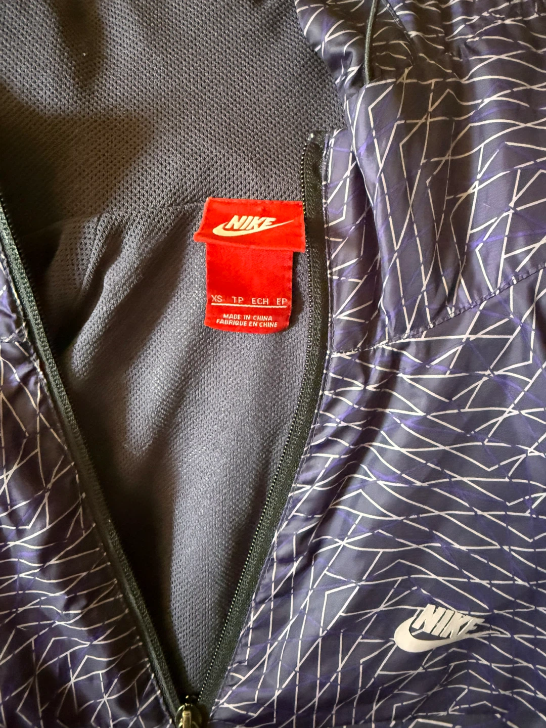 Nike Women's Windbreaker Jacket - photo 2