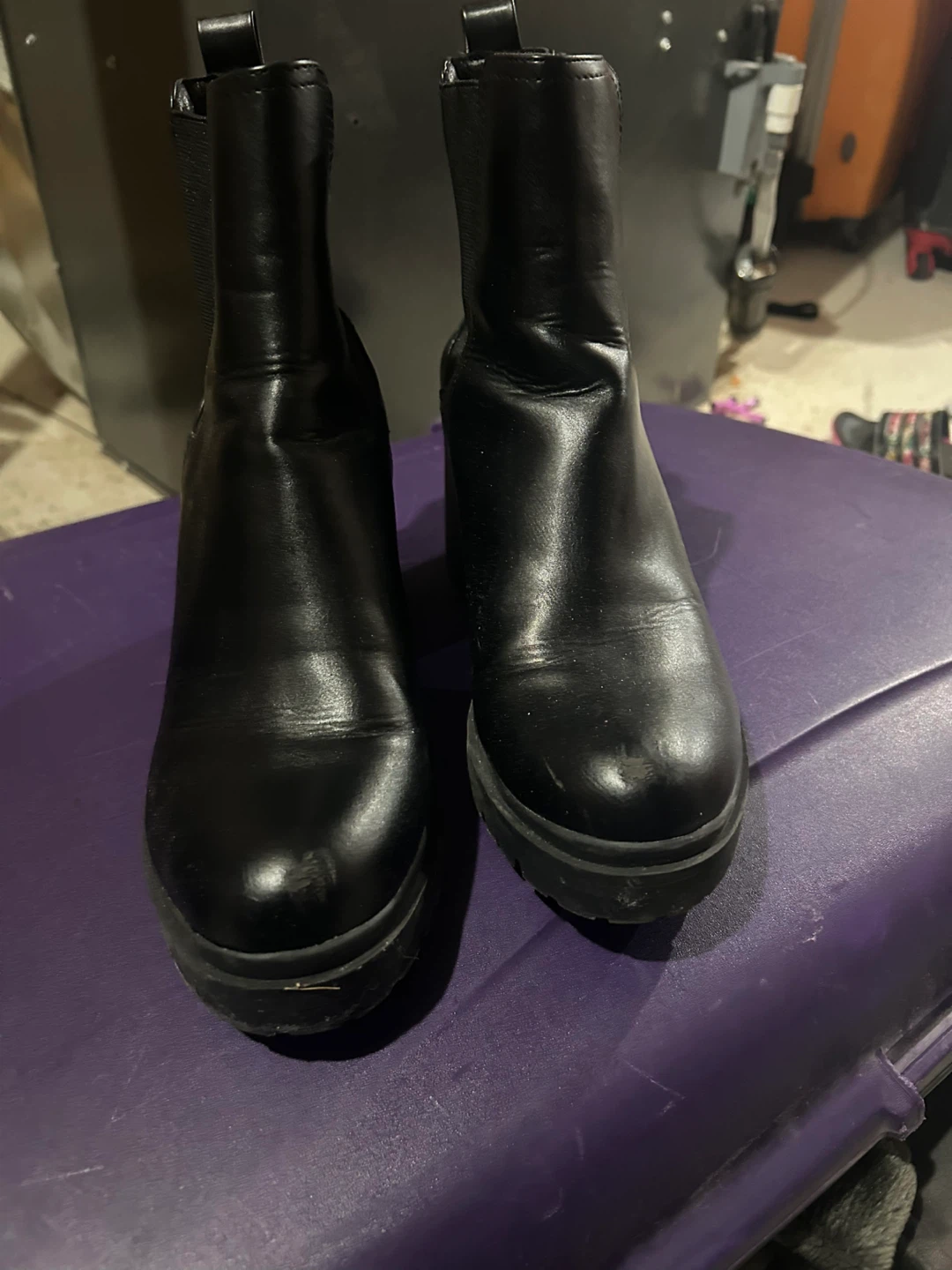 Nine West black lug sole Chelsea boots - photo 3