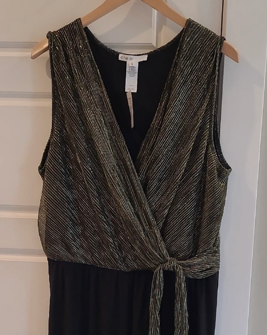NWT ($89) XL Cleo Metallic faux Wrap-Front Jumpsuit - photo 4