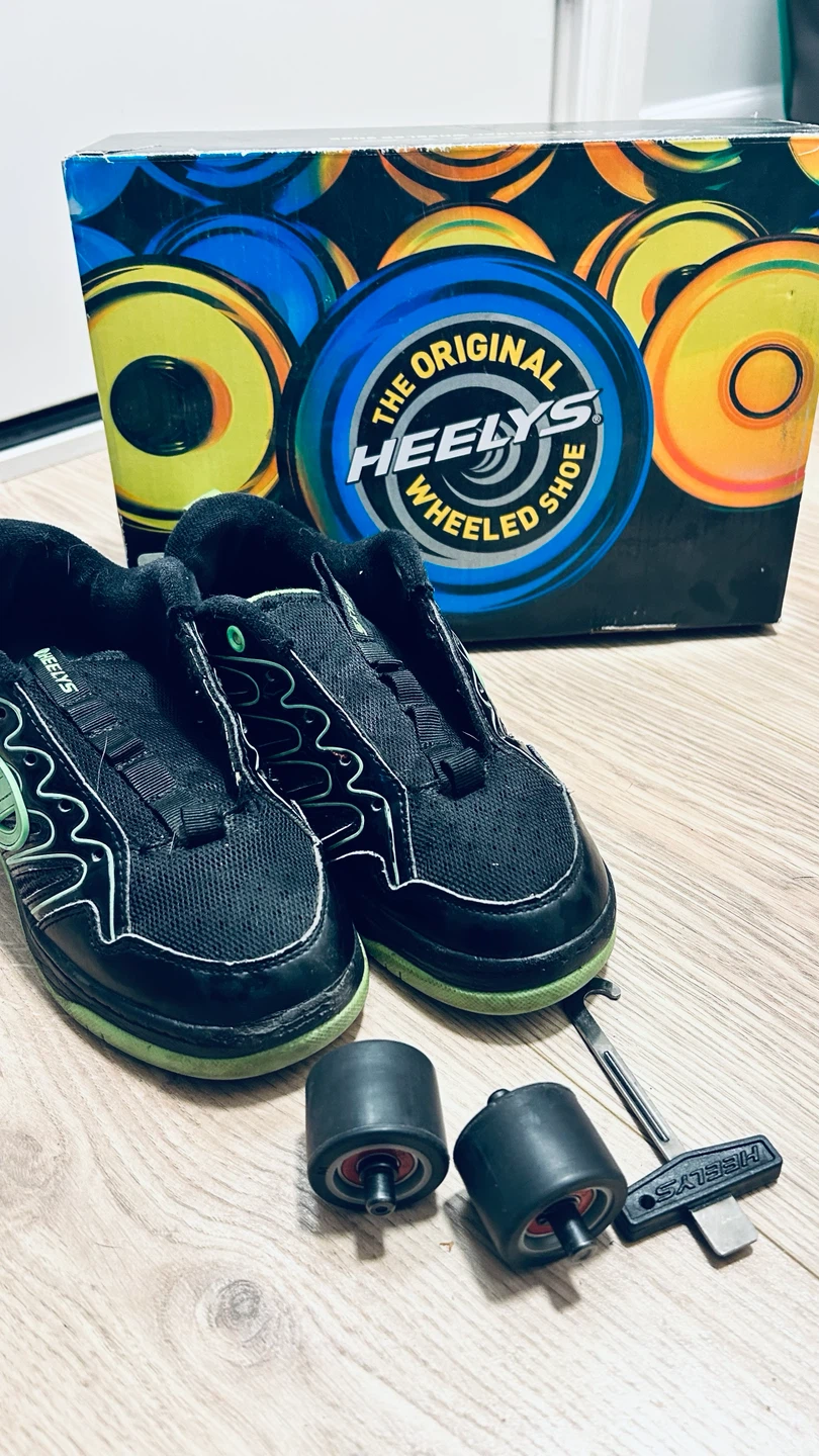 Heelys Rockit Wheeled Shoes – Youth Size 3 – Black/Neon Green
