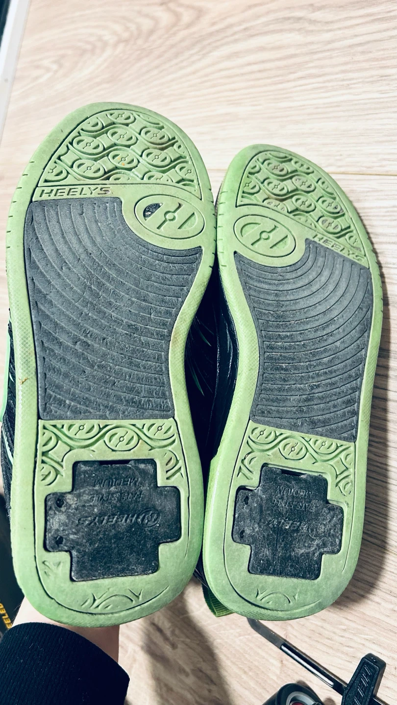 Heelys Rockit Wheeled Shoes – Youth Size 3 – Black/Neon Green - photo 4