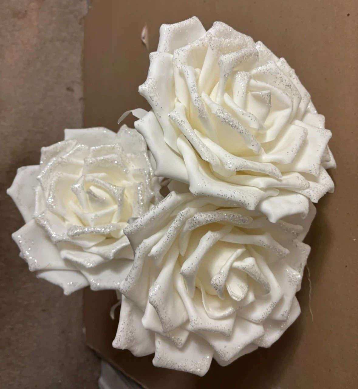 5 Decorative White Glitter Roses - photo 2
