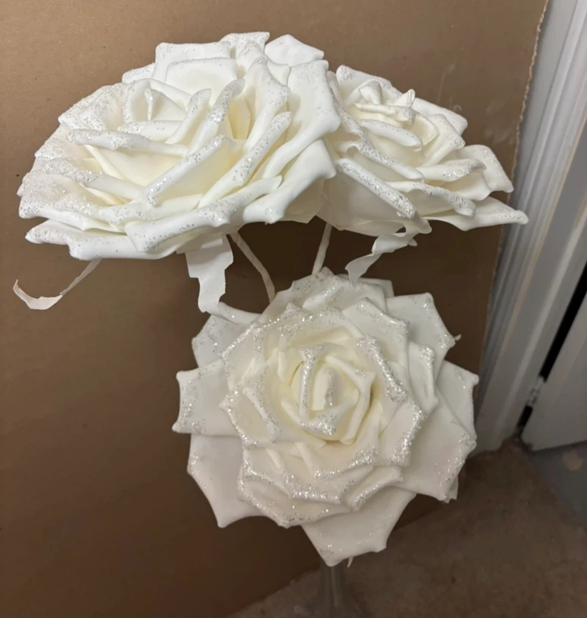 5 Decorative White Glitter Roses - photo 5