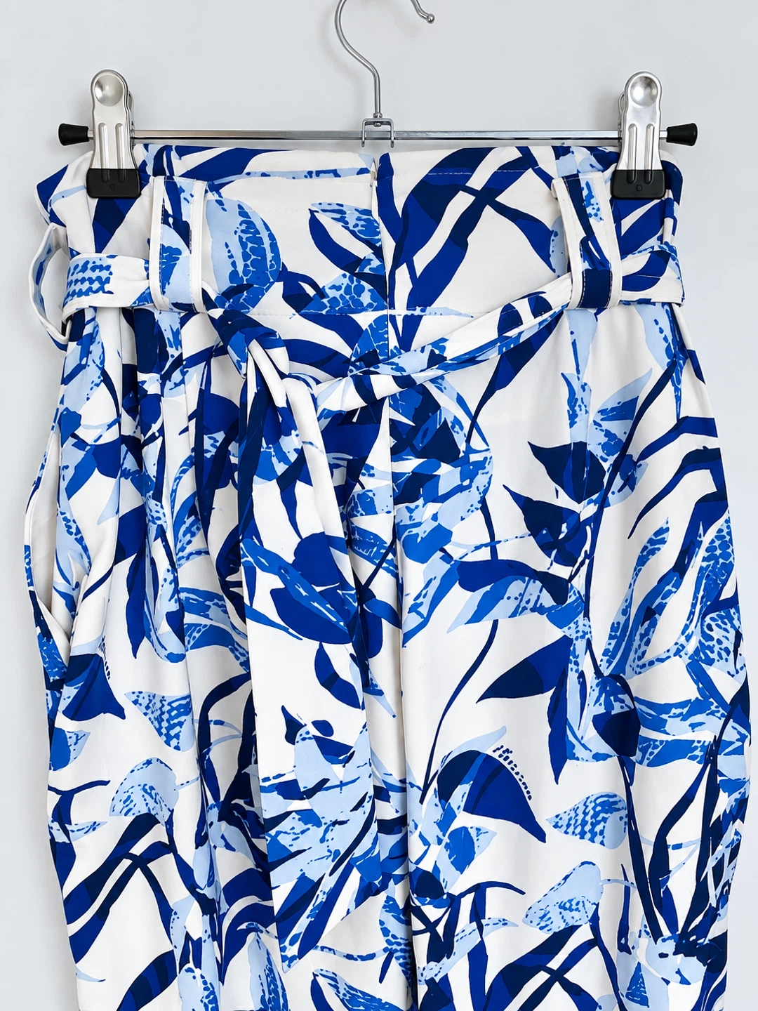 Guess by Marciano Pants - size 6 - photo 2