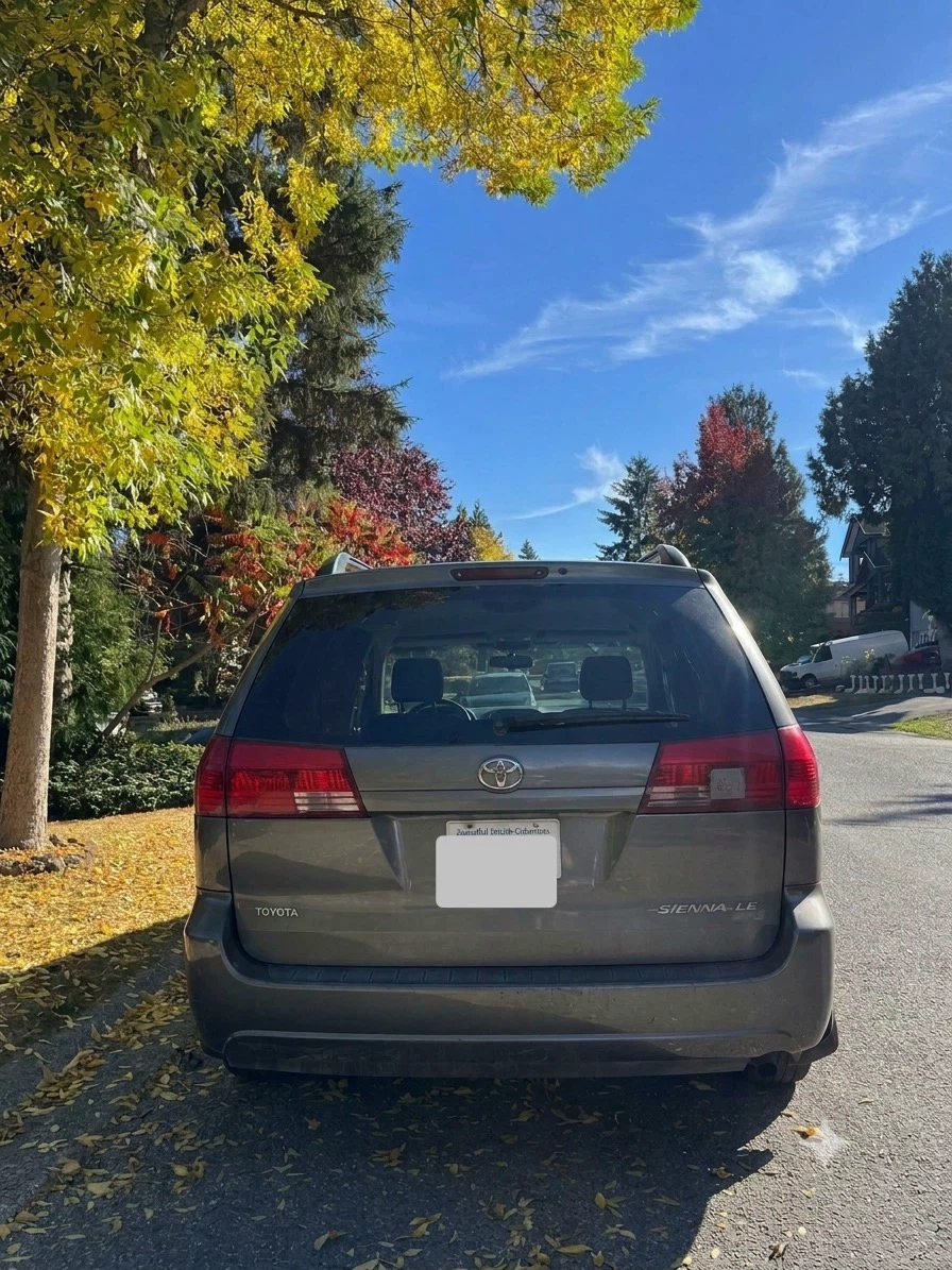 2004 Toyota Sienna - photo 2