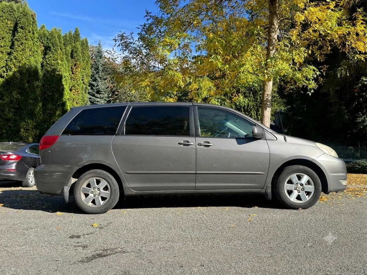 2004 Toyota Sienna - photo 4