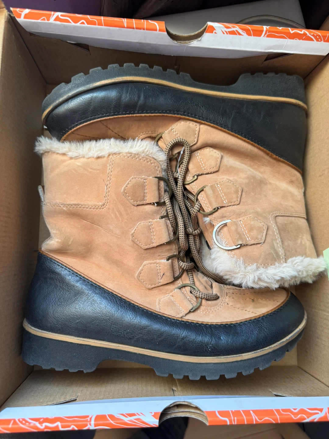 JBU Women’s Winter Boots Size 8 – Tan