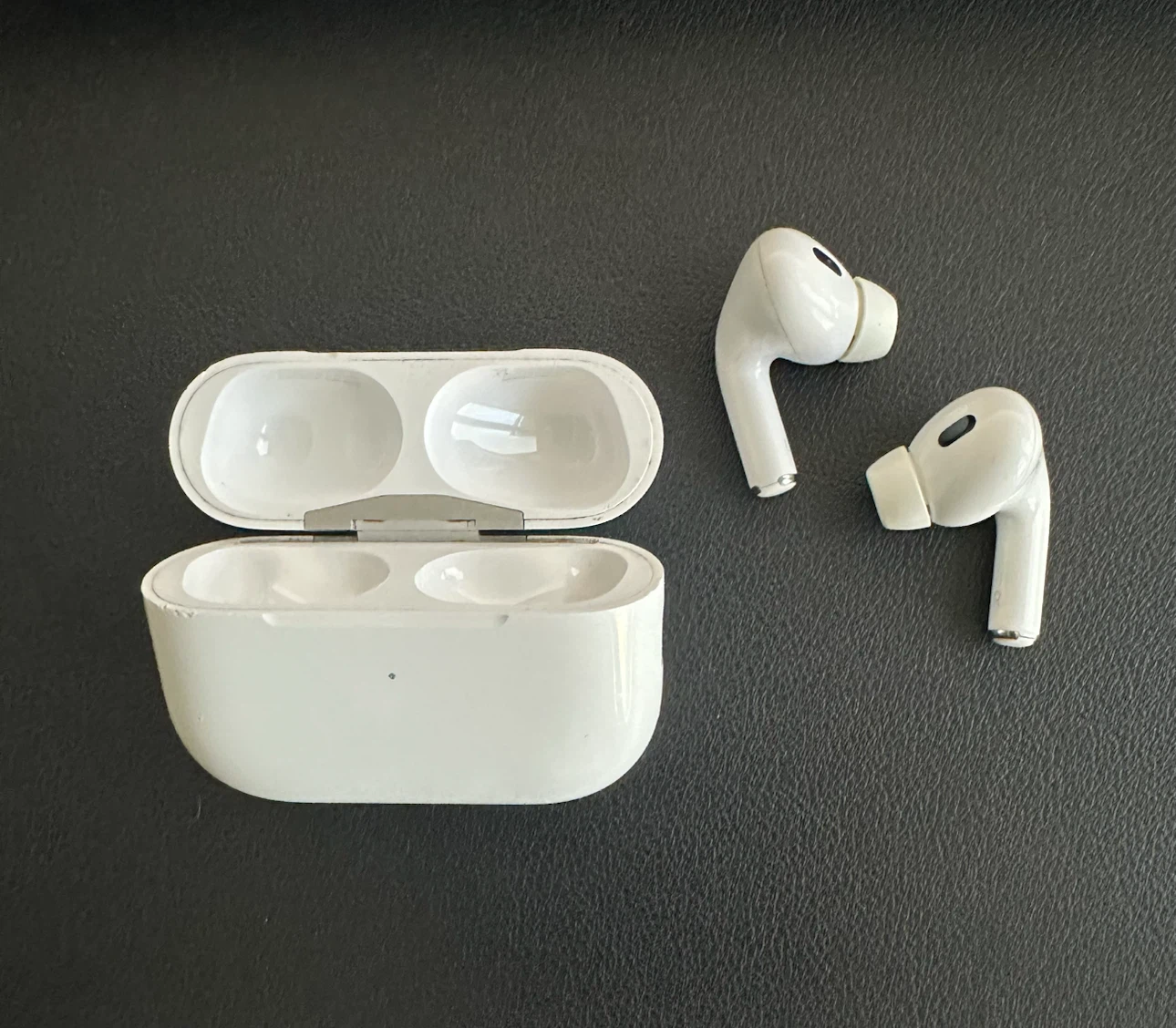 Apple AirPods Pro 2nd Generation - photo 3