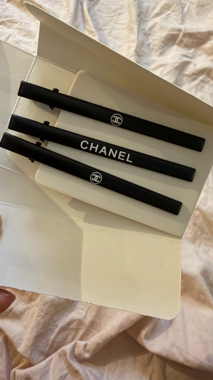 Chanel beauty Black Hair Clips Set - photo 2