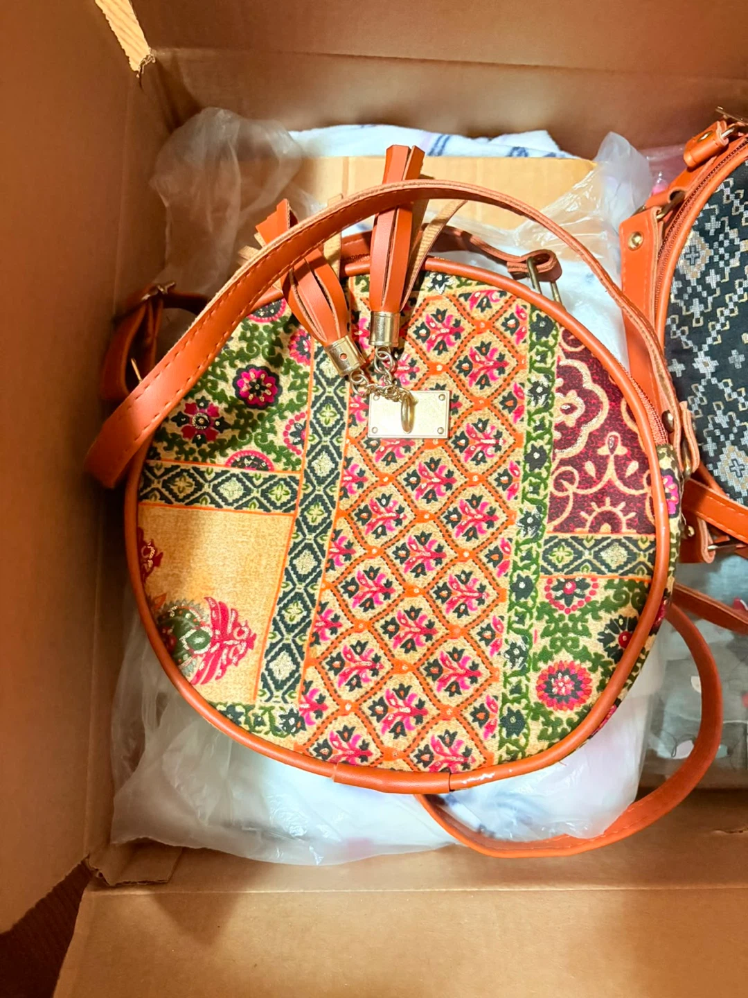 🥕🧡Round patterned crossbody bag