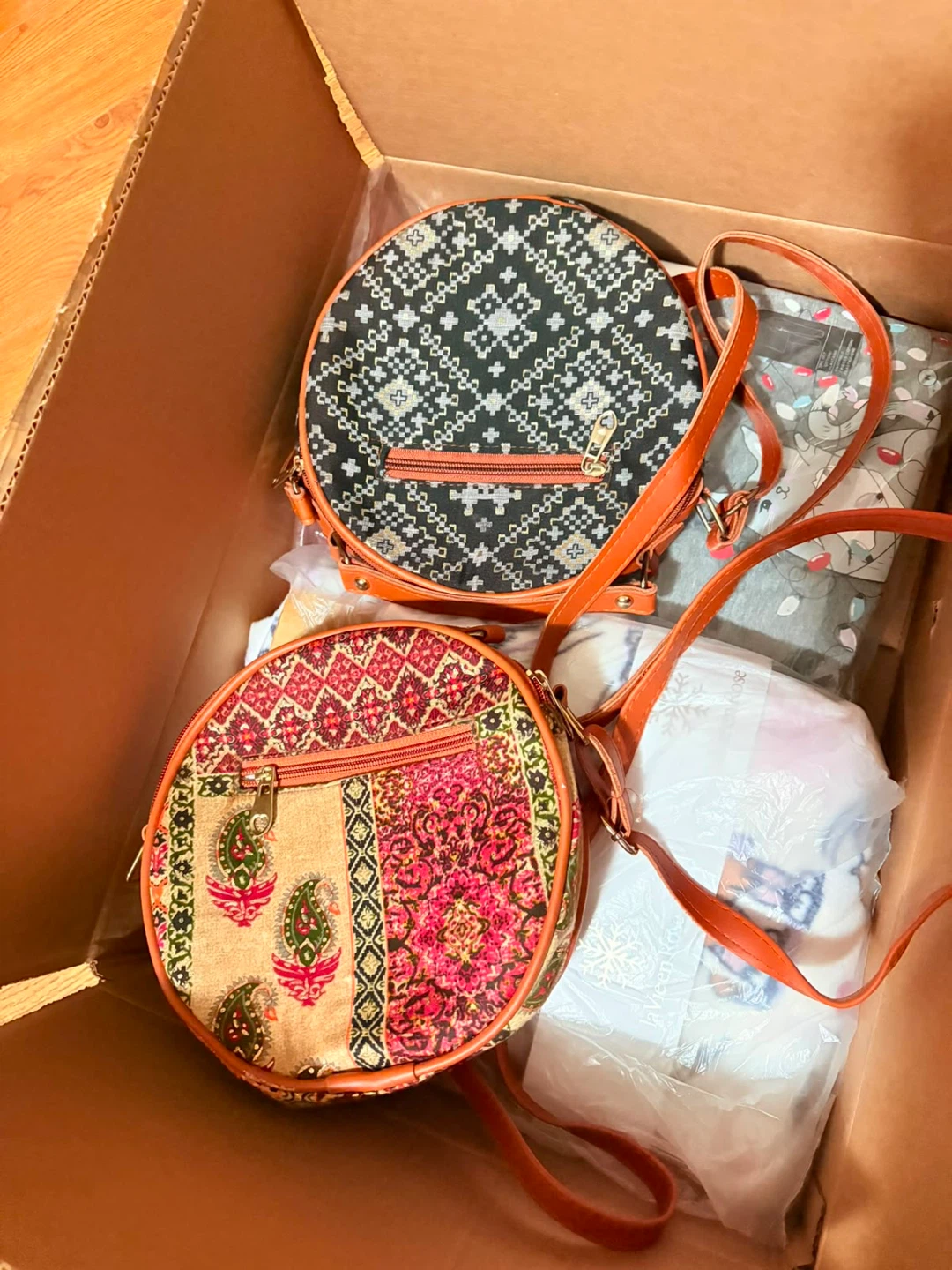 Round Patterned Crossbody Bag - photo 3