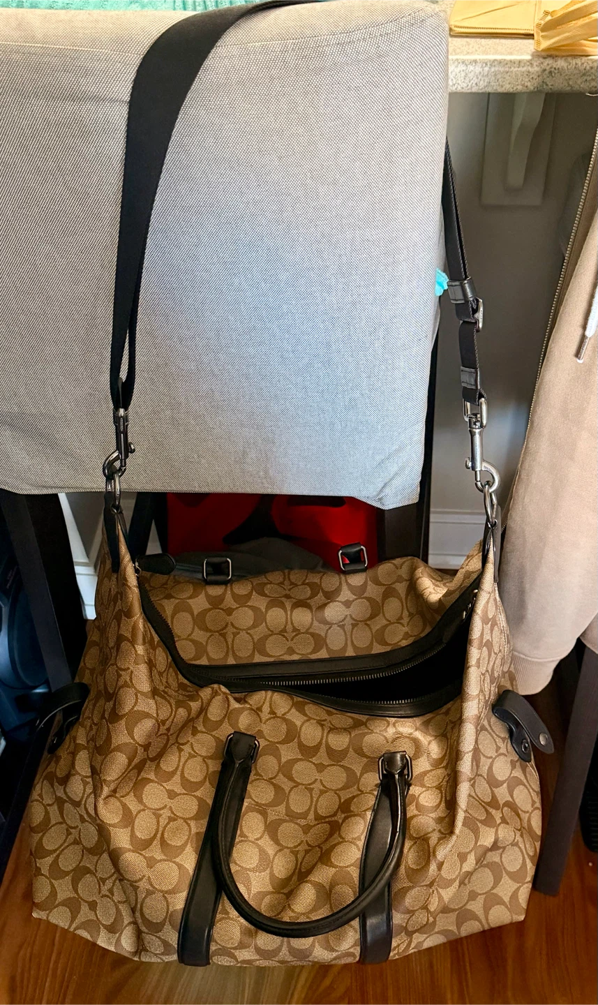 Coach Signature Canvas Travel Bag - Like New - photo 4