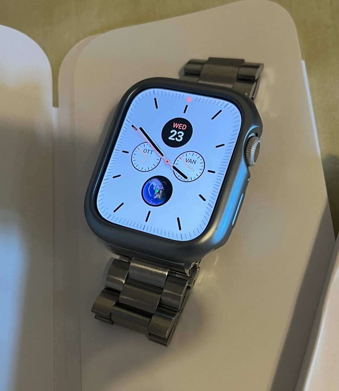 Apple Watch Series 9/ 45mm/ 64gb w/ C-Cable and Extras! - photo 3
