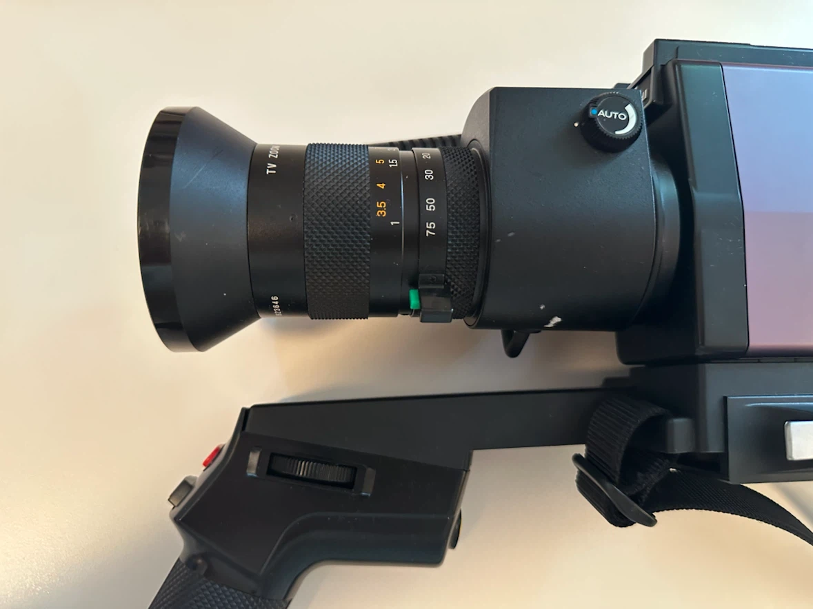 Hitachi VK-C2000 Video Camera - photo 3