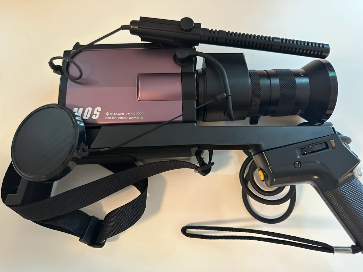 Hitachi VK-C2000 Video Camera - photo 4