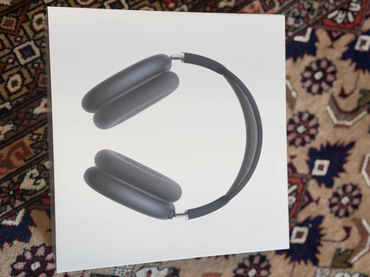 Apple AirPods Max with USB-C Smart Case
