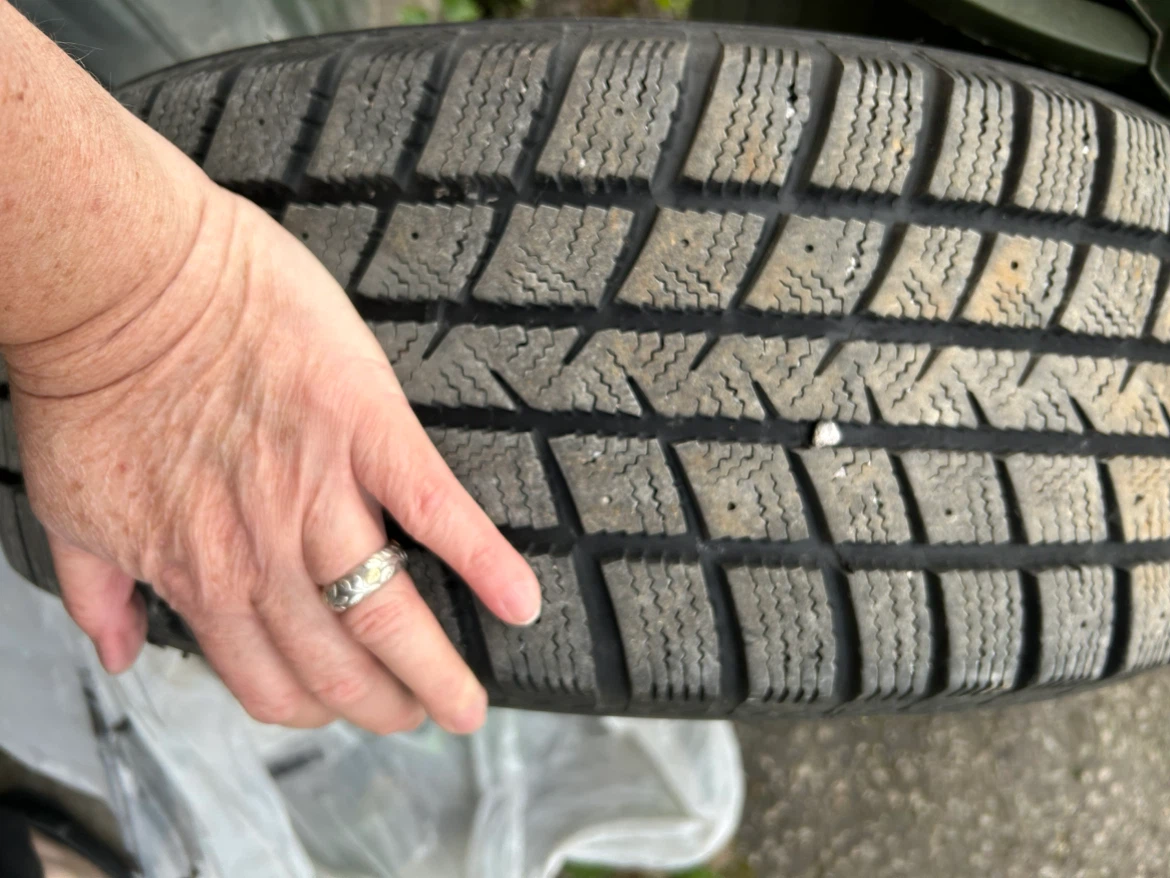 Goodyear WinterCommand Tire 215/60R16 - photo 3