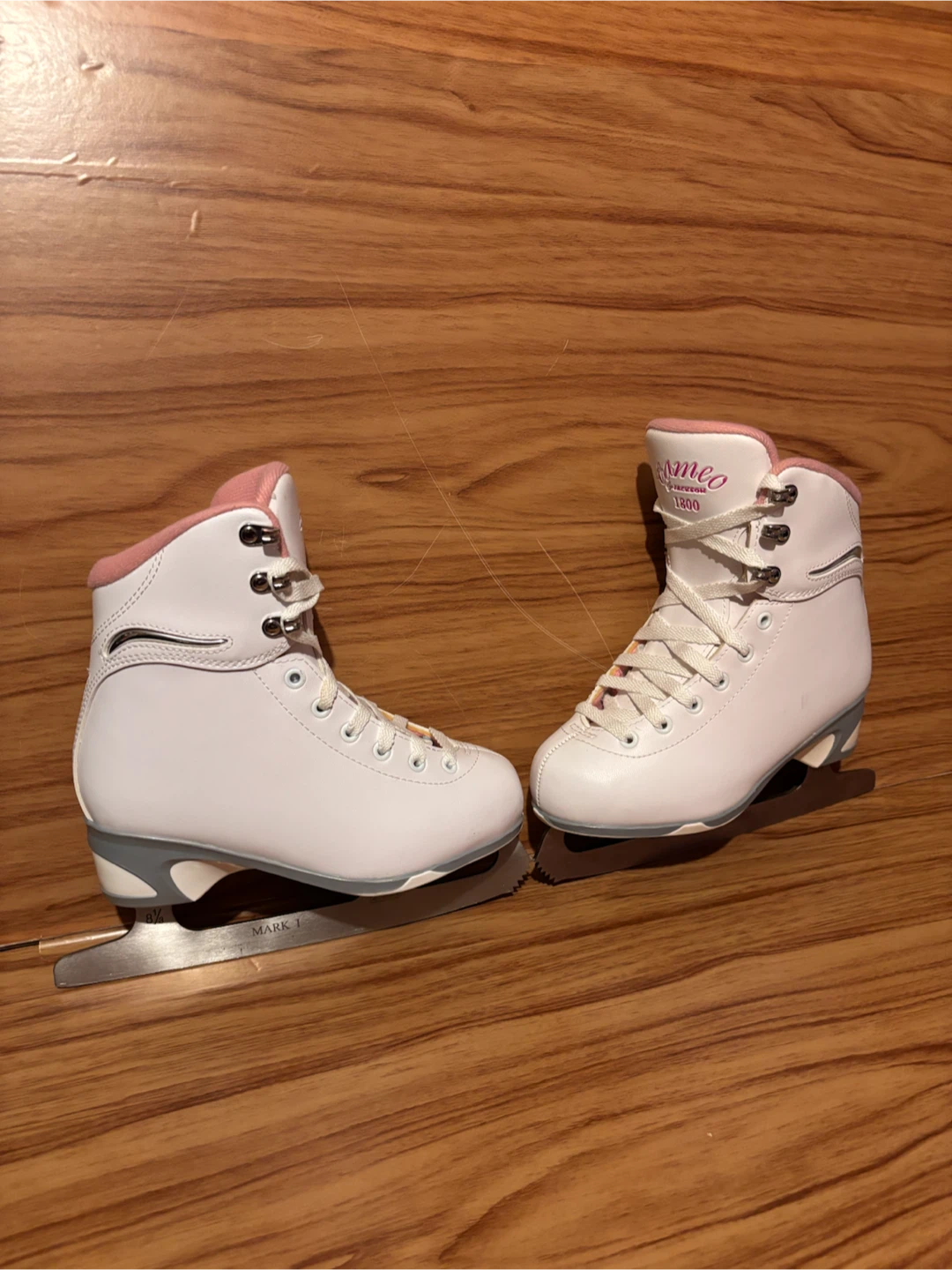 Girl’s Jackson Cameo 1800 Ice Skates Size 3 - photo 4