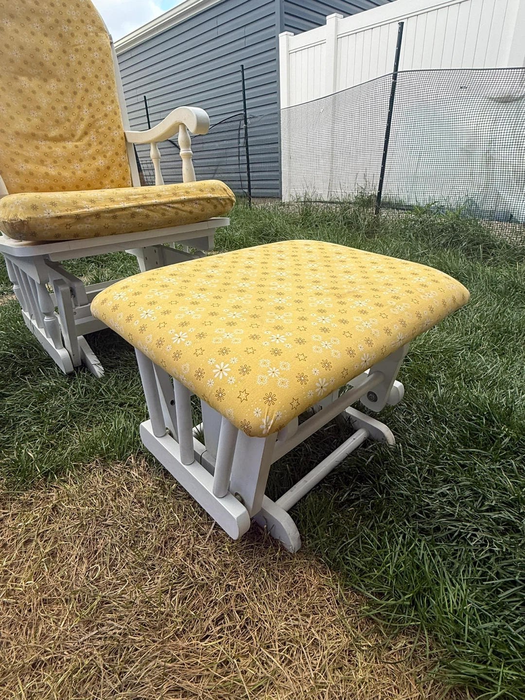 Glider Rocking Chair with matching gliding Ottoman - photo 2