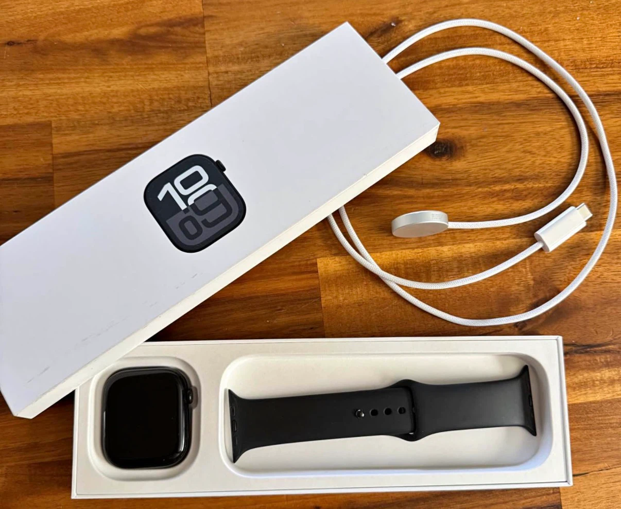 Apple Watch Series 10 – 46mm GPS – Jet Black