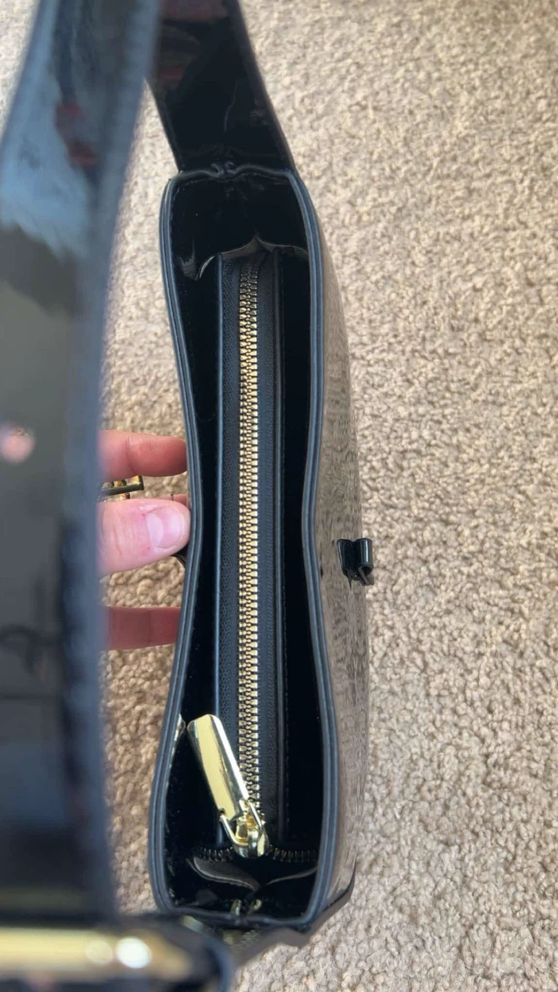 Black patent leather shoulder bag - photo 3