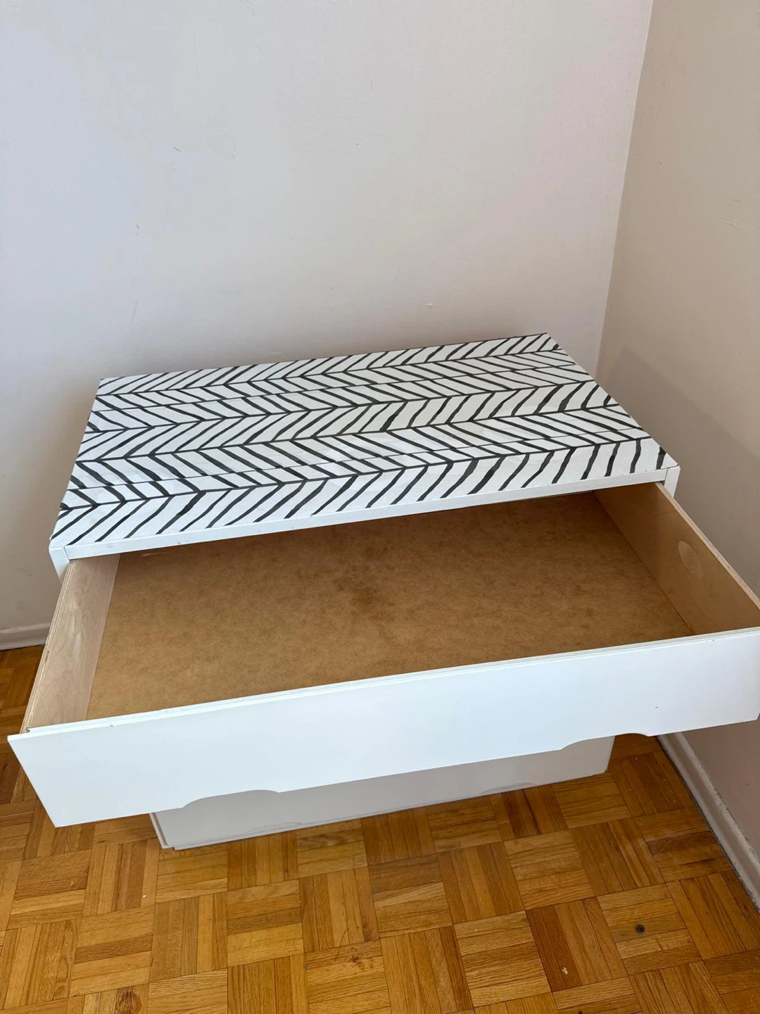 White 4-Drawer Dresser - photo 3