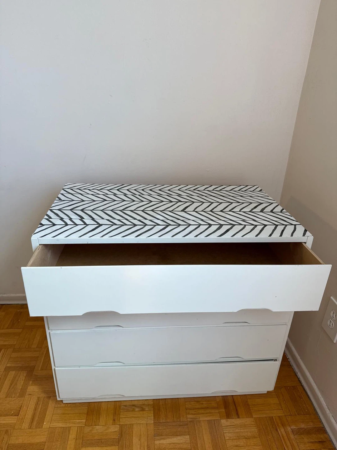 White 4-Drawer Dresser - photo 4