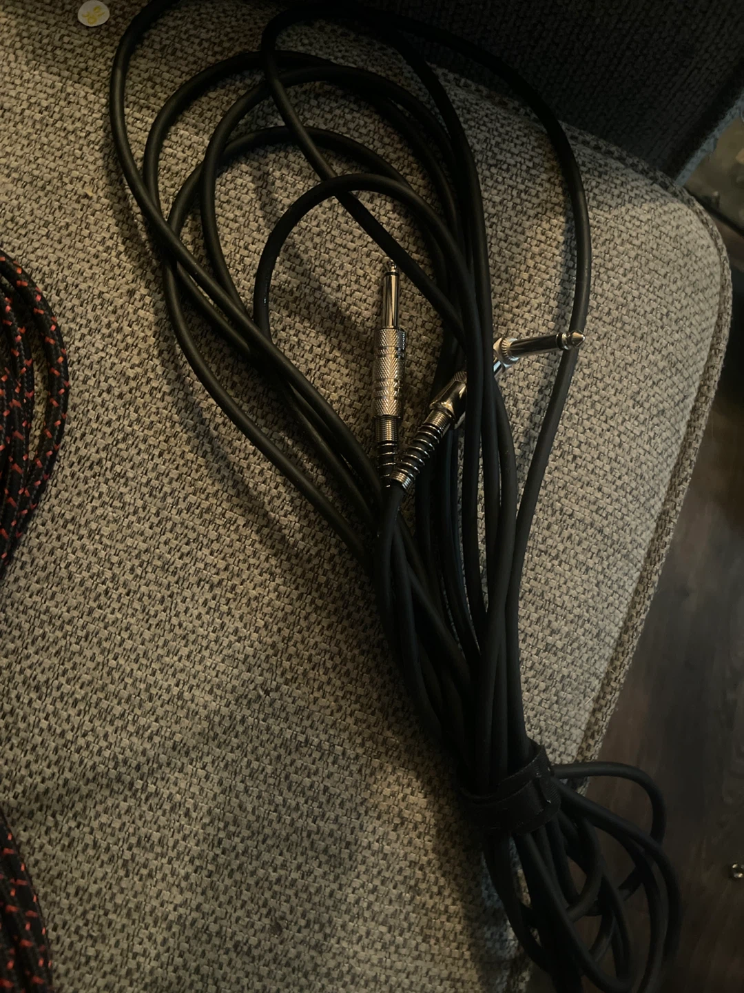Squier Frontman 10G Guitar Amp and Cables - photo 3